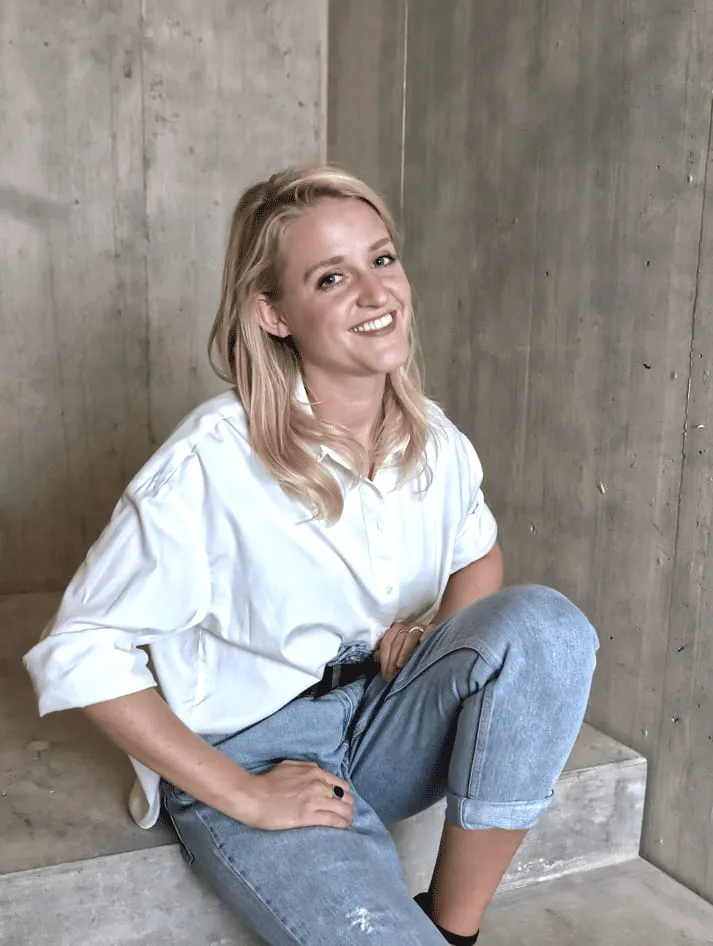 Portrait Lea neutral Hintergrund